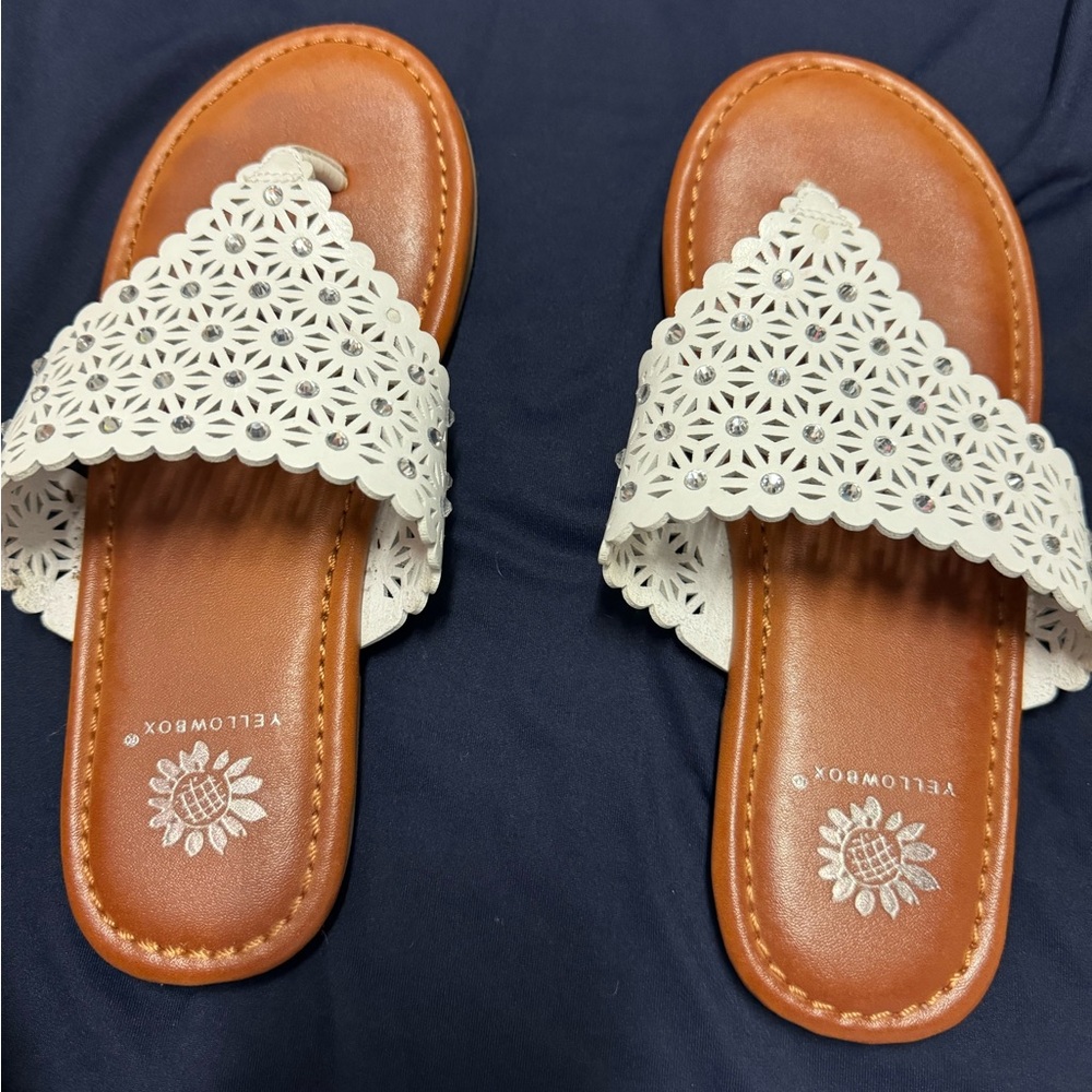 YellowTail white leather flat sandal size 6